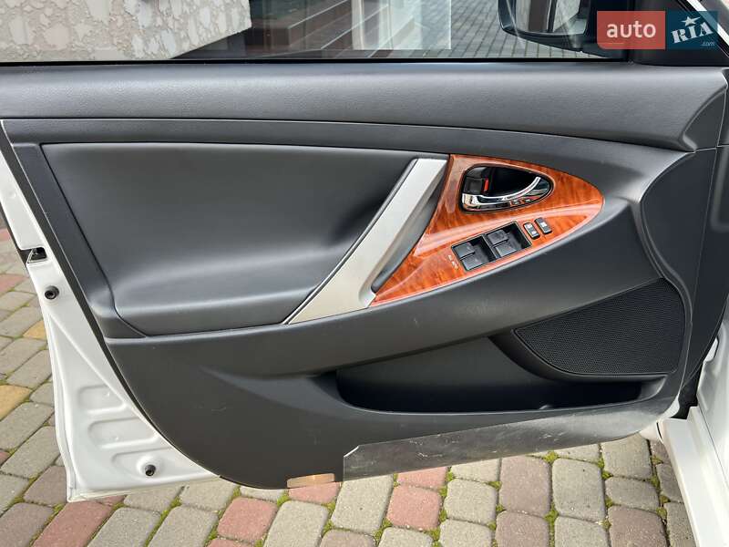 Седан Toyota Camry 2011 в Івано-Франківську