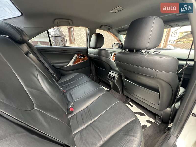 Седан Toyota Camry 2011 в Івано-Франківську