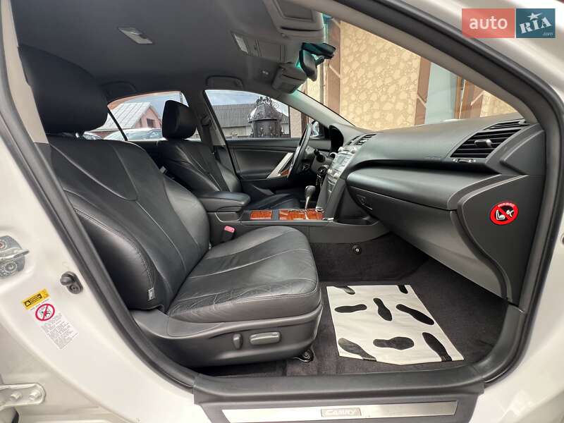 Седан Toyota Camry 2011 в Івано-Франківську