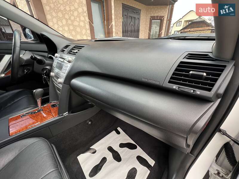 Седан Toyota Camry 2011 в Івано-Франківську