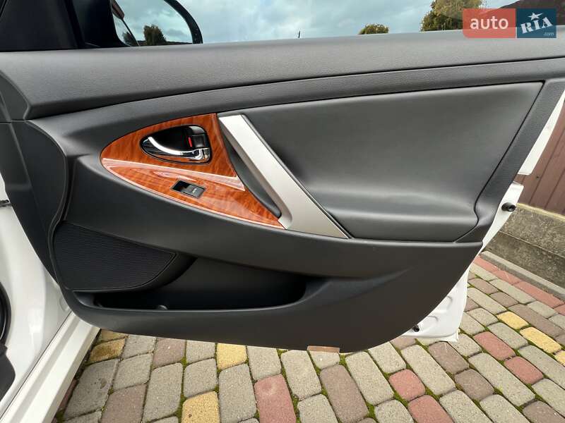 Седан Toyota Camry 2011 в Івано-Франківську