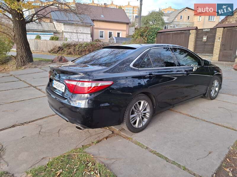 Седан Toyota Camry 2016 в Киеве