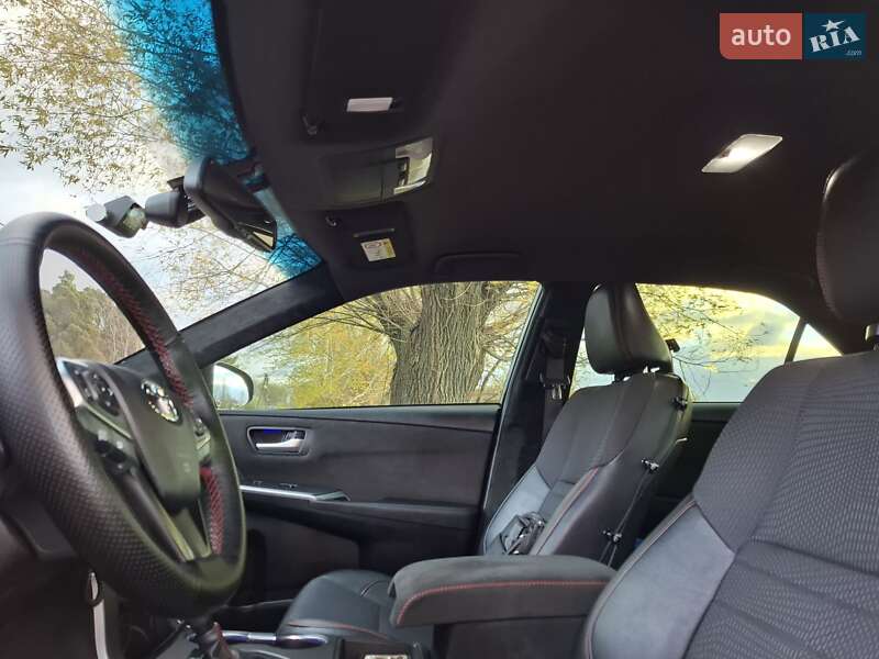 Седан Toyota Camry 2016 в Киеве