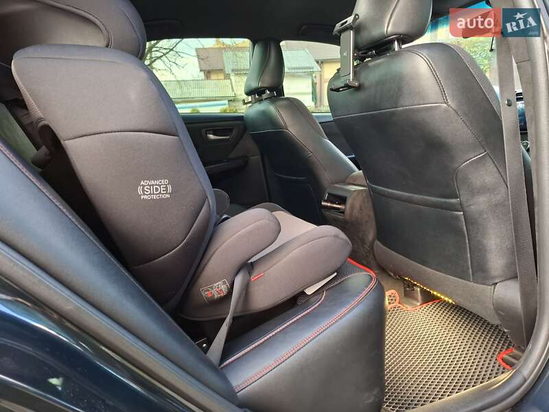 Седан Toyota Camry 2016 в Киеве