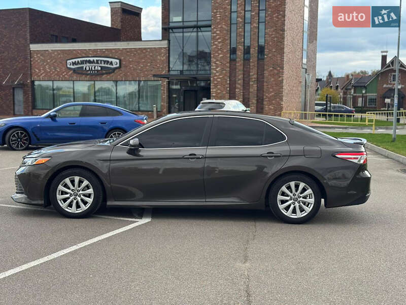 Седан Toyota Camry 2018 в Киеве