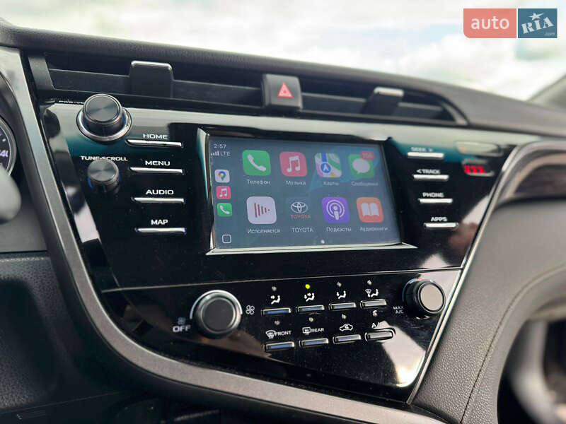 Седан Toyota Camry 2018 в Киеве