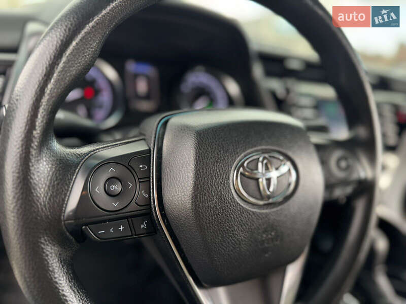 Седан Toyota Camry 2018 в Киеве