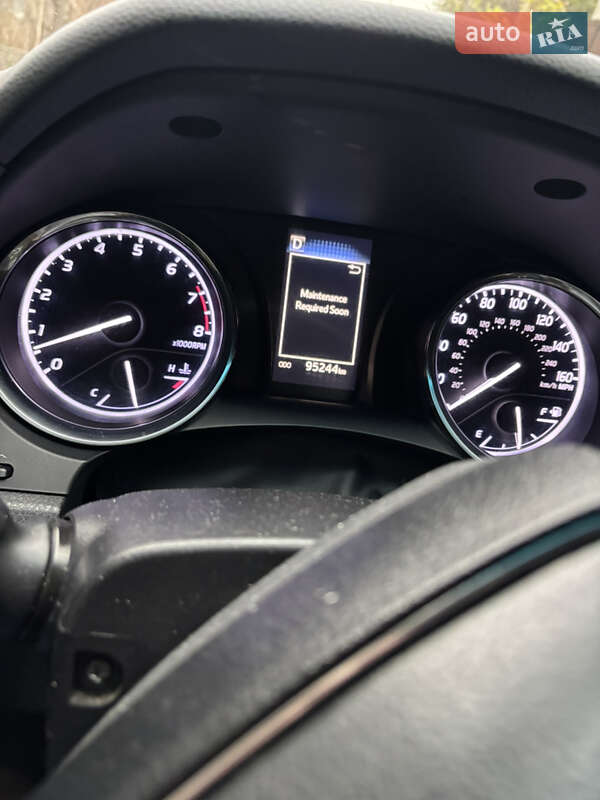 Седан Toyota Camry 2018 в Киеве