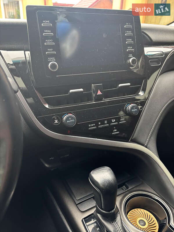 Седан Toyota Camry 2021 в Львове