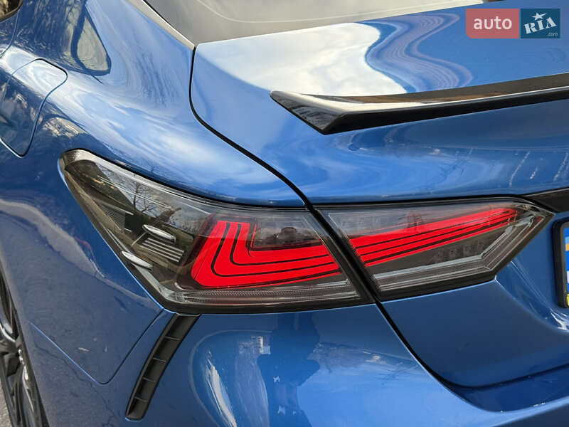 Седан Toyota Camry 2017 в Дніпрі