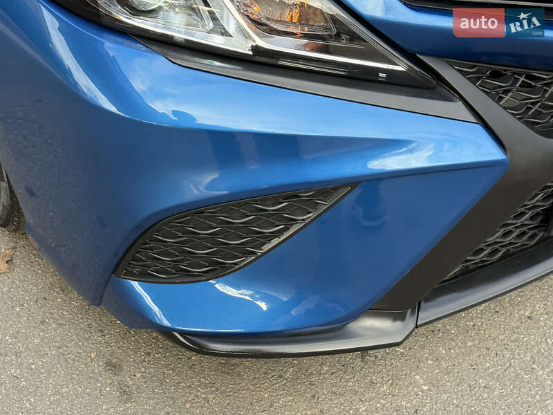 Седан Toyota Camry 2017 в Дніпрі