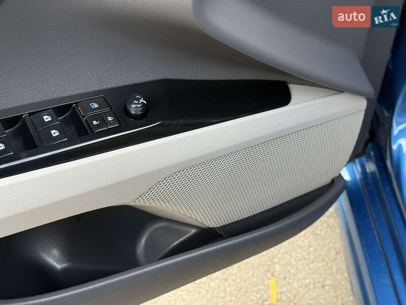 Седан Toyota Camry 2017 в Дніпрі