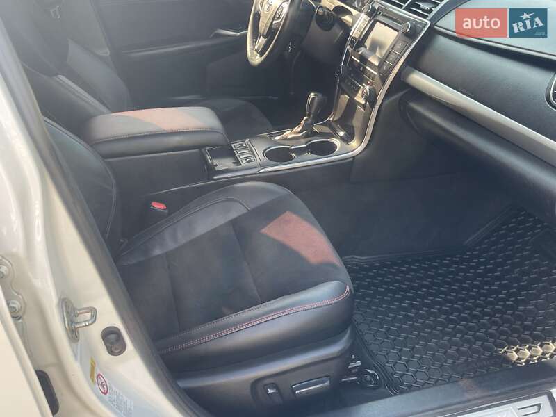 Седан Toyota Camry 2017 в Киеве