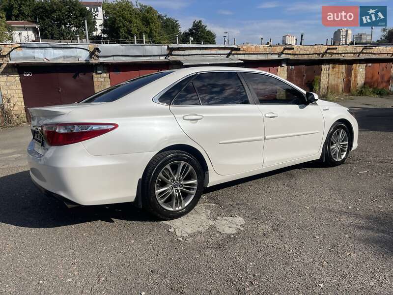 Седан Toyota Camry 2017 в Киеве