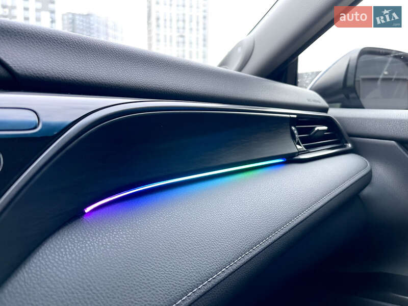 Седан Toyota Camry 2021 в Киеве