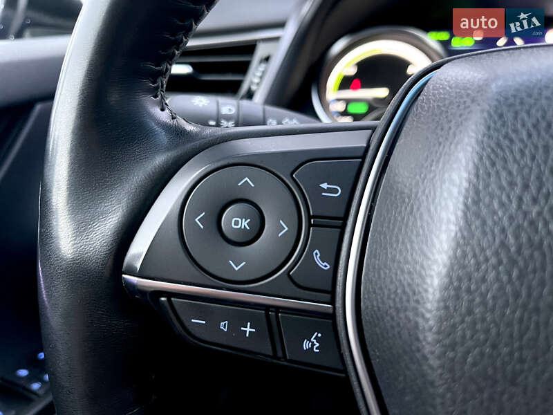 Седан Toyota Camry 2021 в Киеве