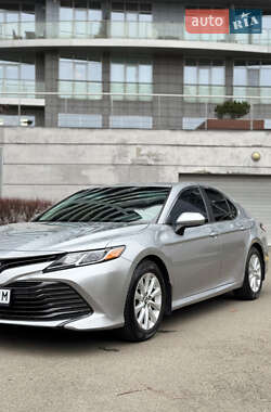 Седан Toyota Camry 2018 в Києві