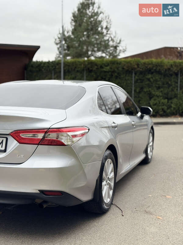 Седан Toyota Camry 2018 в Киеве фото 6 Седан Toyota Camry 2018 в Киеве