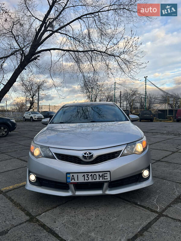 Седан Toyota Camry 2013 в Киеве