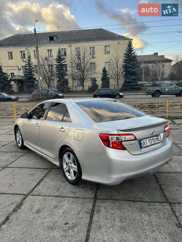 Седан Toyota Camry 2013 в Киеве