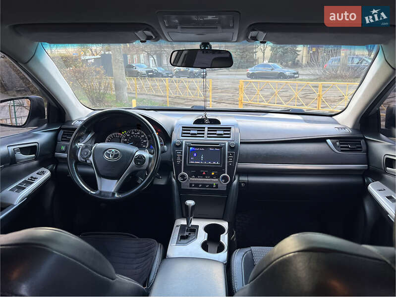 Седан Toyota Camry 2013 в Киеве