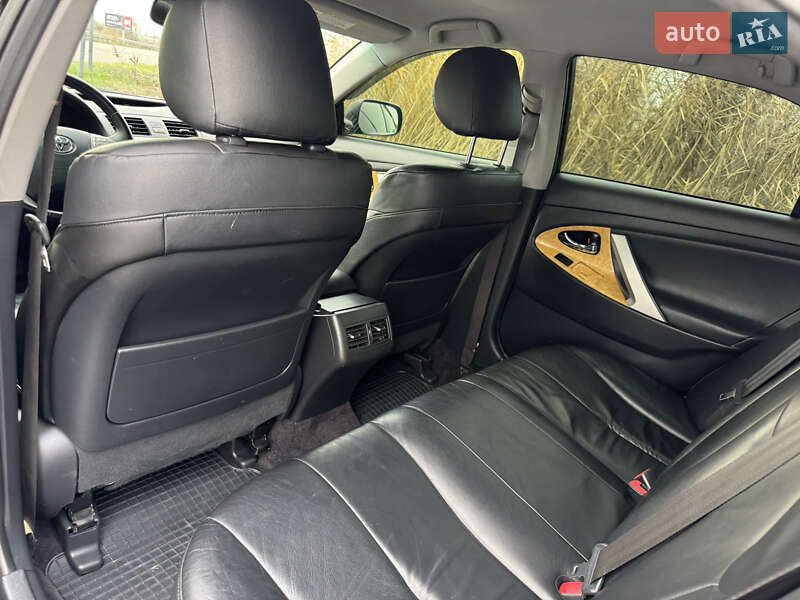 Седан Toyota Camry 2007 в Днепре