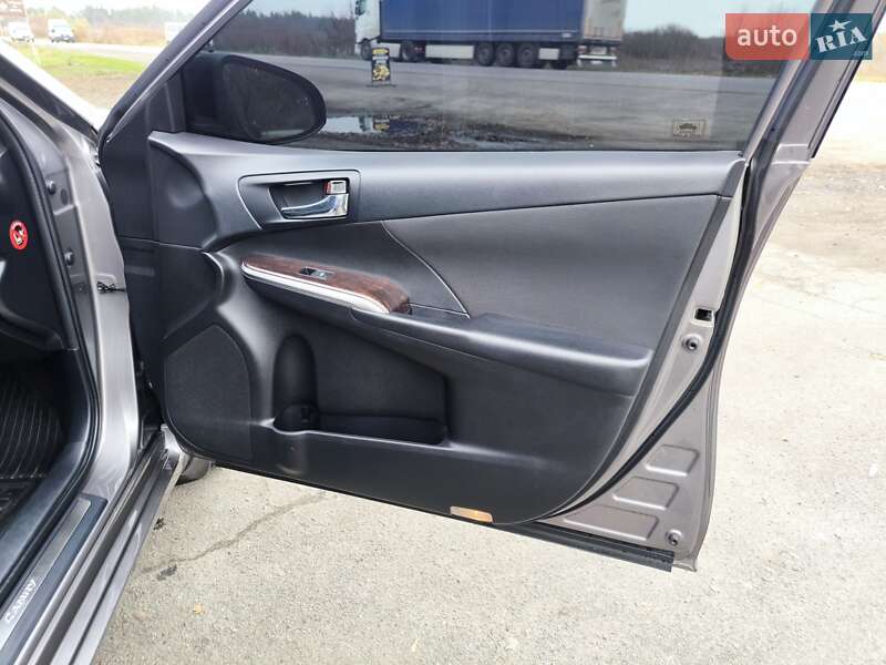 Седан Toyota Camry 2016 в Смеле