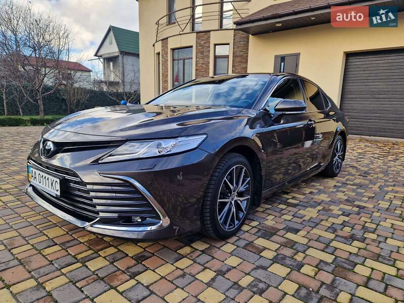 Toyota Camry 2021