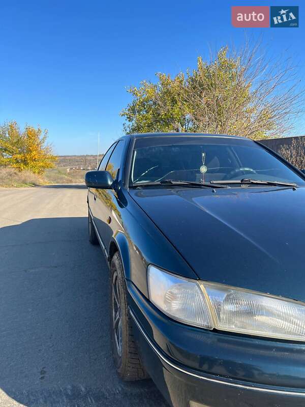 Седан Toyota Camry 1997 в Новій Одесі
