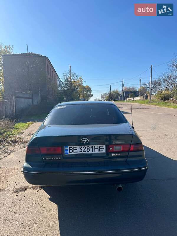 Седан Toyota Camry 1997 в Новій Одесі