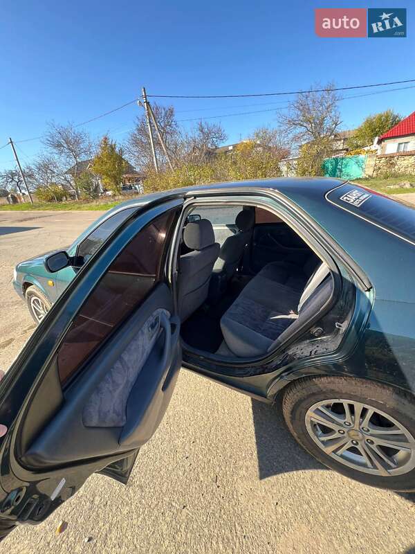 Седан Toyota Camry 1997 в Новій Одесі