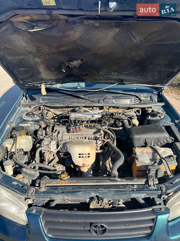 Седан Toyota Camry 1997 в Новій Одесі