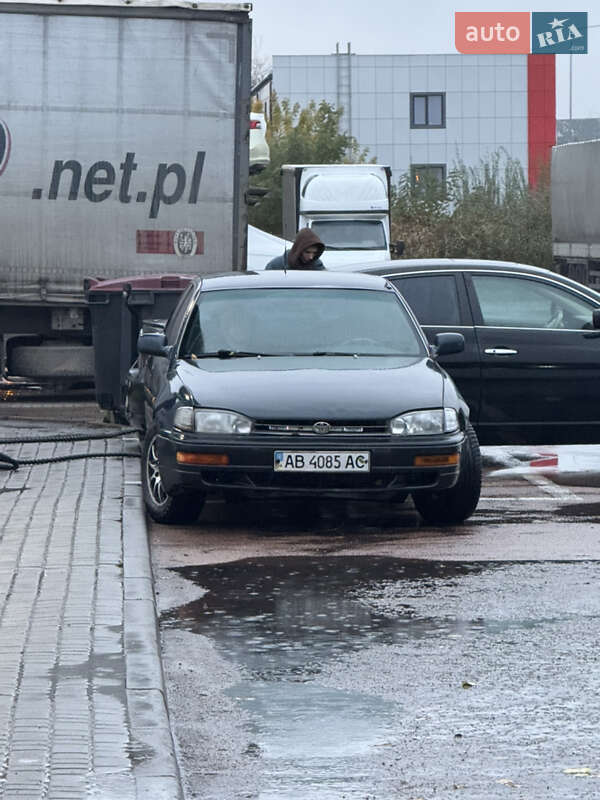 Седан Toyota Camry 1991 в Виннице