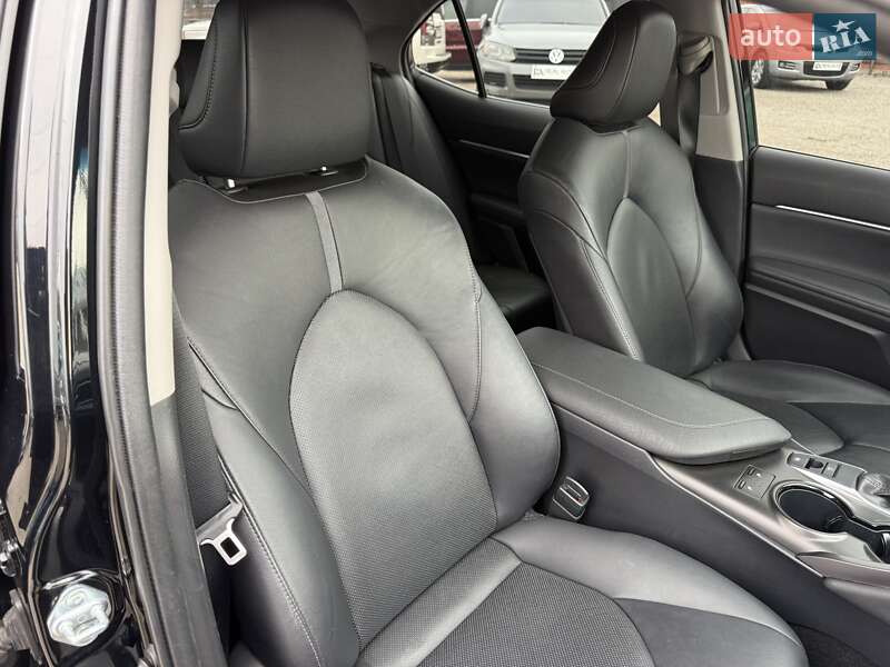 Седан Toyota Camry 2021 в Кропивницькому