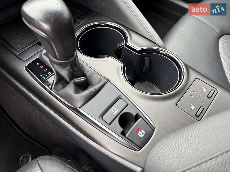 Седан Toyota Camry 2021 в Кропивницькому