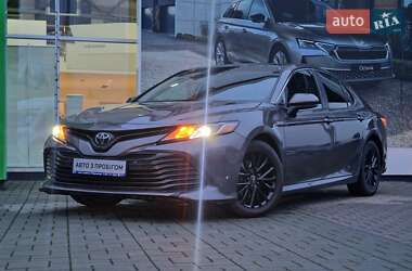 Седан Toyota Camry 2017 в Хмельницькому