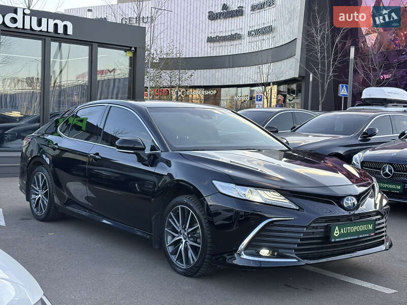 Седан Toyota Camry 2021 в Киеве
