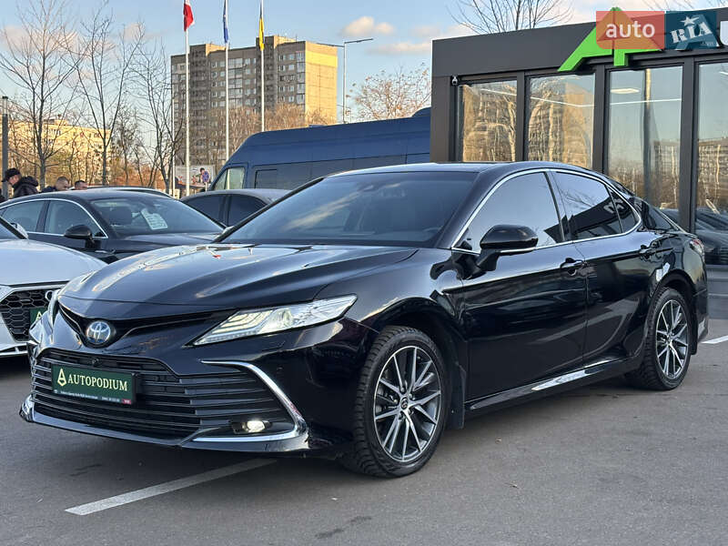 Седан Toyota Camry 2021 в Киеве