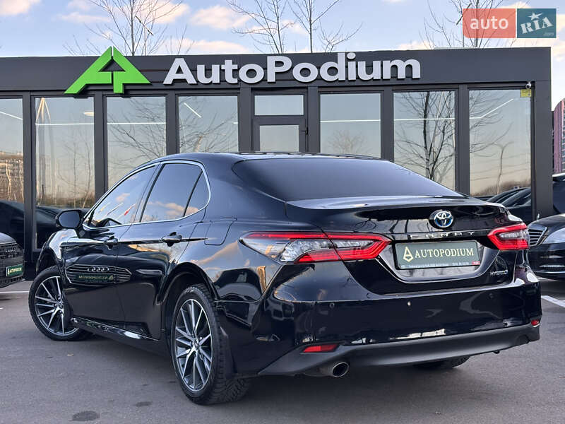 Седан Toyota Camry 2021 в Киеве