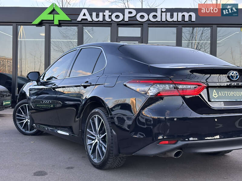 Седан Toyota Camry 2021 в Киеве