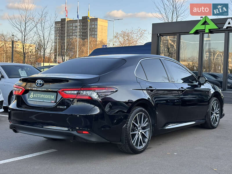 Седан Toyota Camry 2021 в Киеве