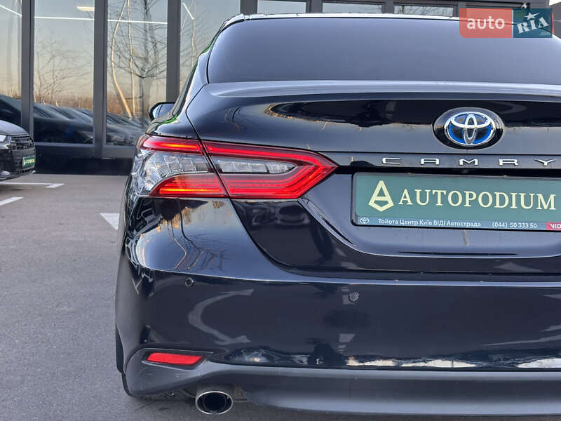 Седан Toyota Camry 2021 в Киеве