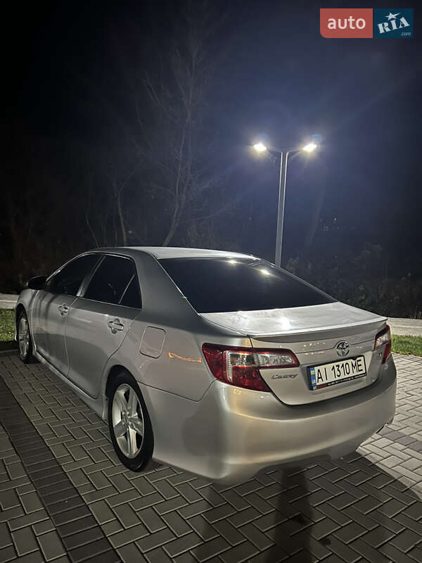 Седан Toyota Camry 2013 в Киеве