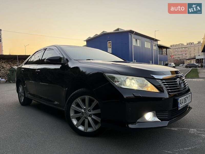 Седан Toyota Camry 2012 в Киеве