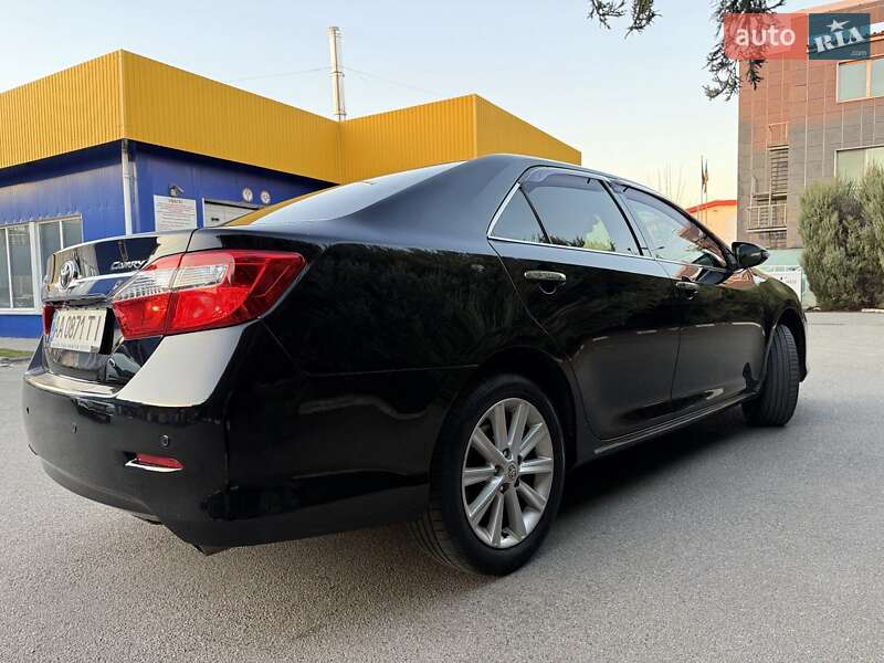 Седан Toyota Camry 2012 в Киеве