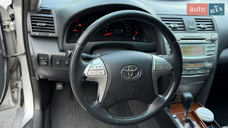 Седан Toyota Camry 2008 в Киеве