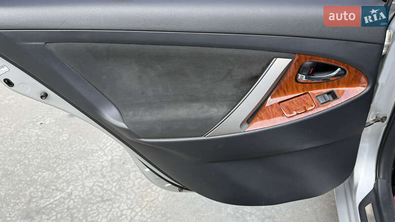 Седан Toyota Camry 2008 в Киеве