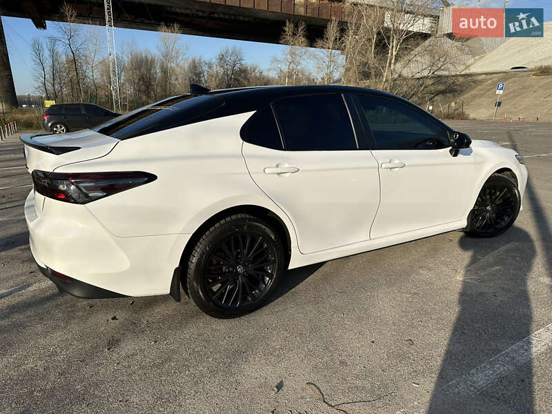 Седан Toyota Camry 2020 в Киеве