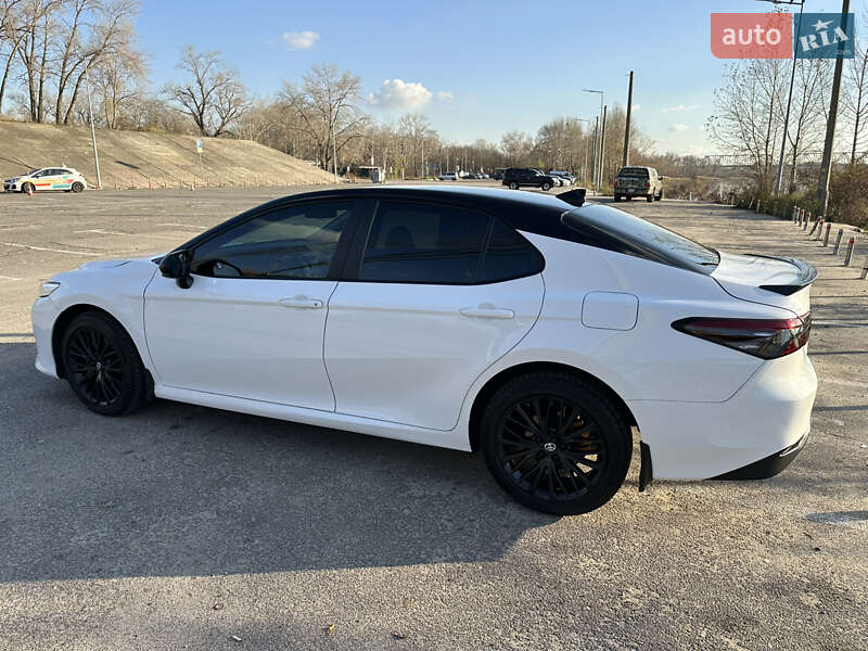 Седан Toyota Camry 2020 в Киеве