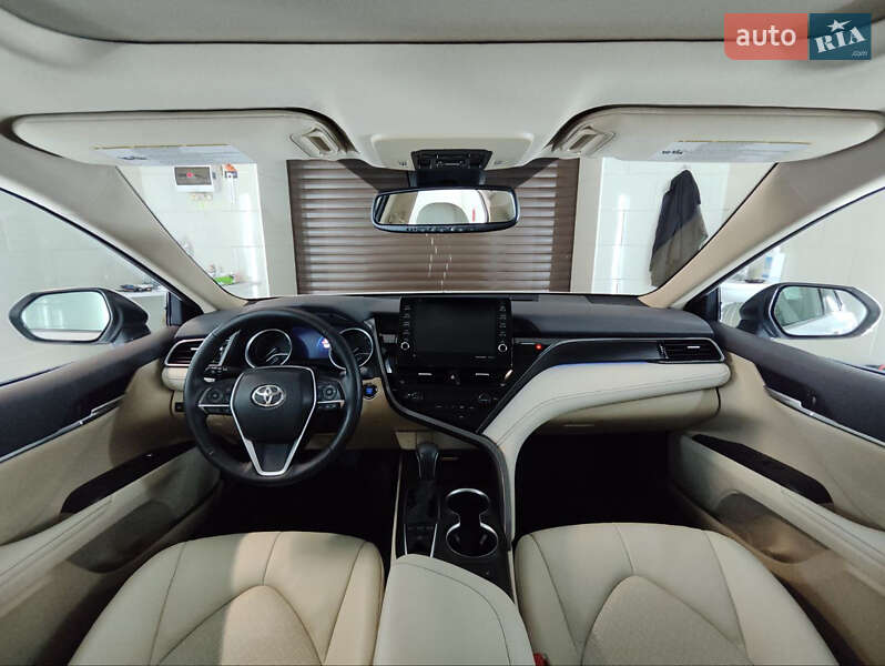 Седан Toyota Camry 2022 в Киеве